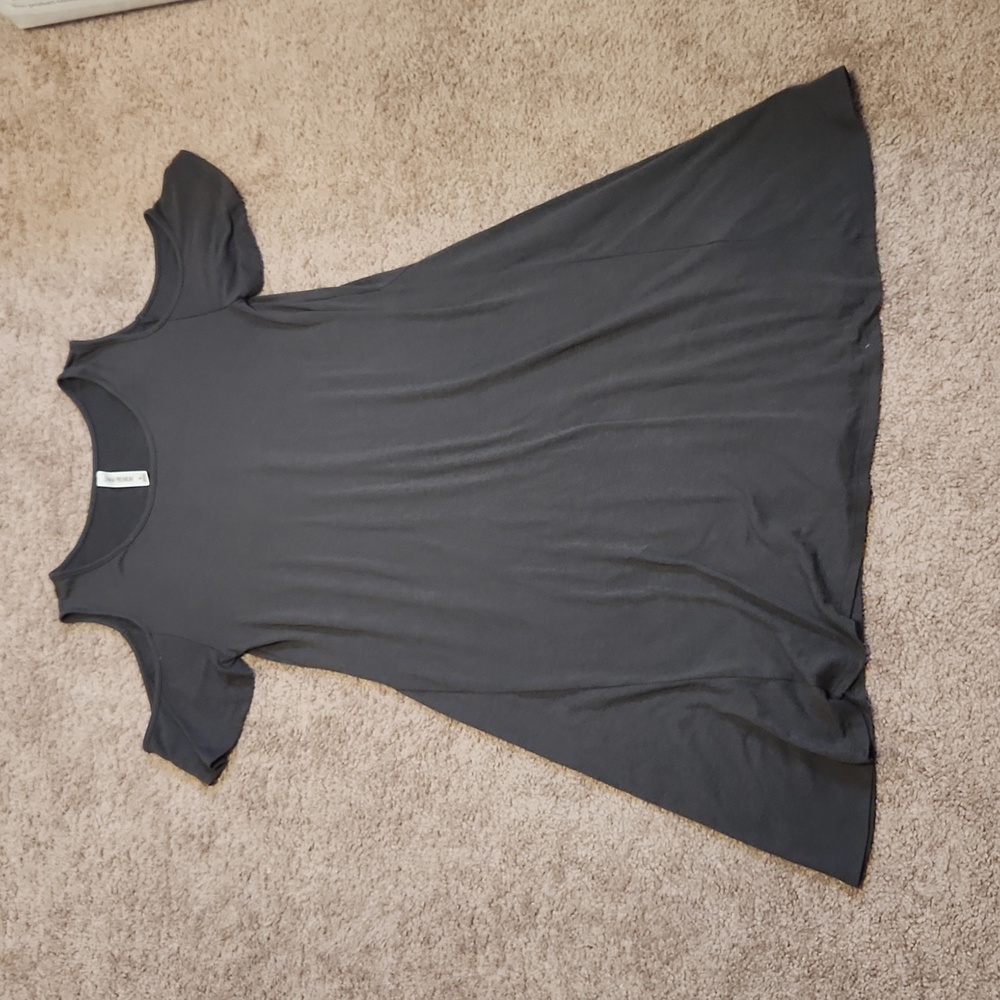 Zenana premium cold shoulder dress size small